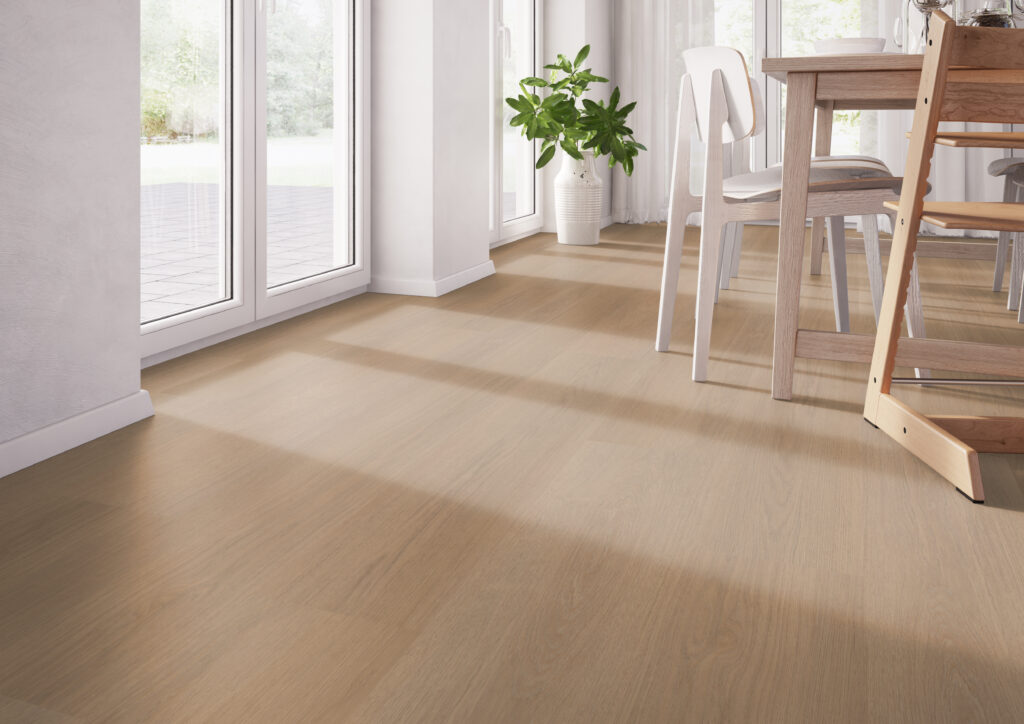 Lichte kleurige vloer in een eetkamer.